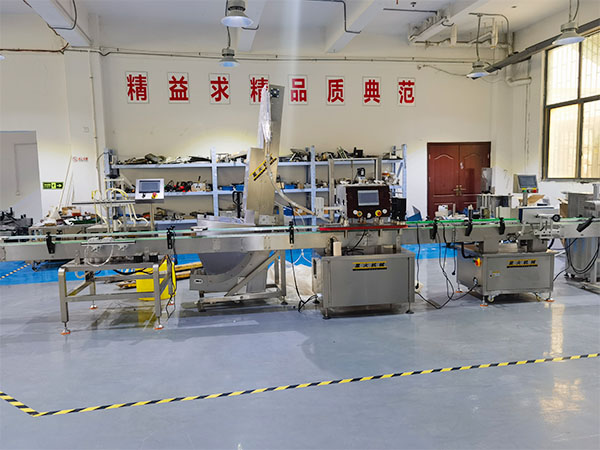 四头液体灌装机械
